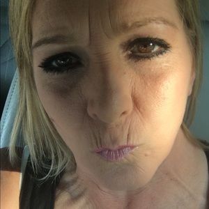 Meet your Posher, Angelia